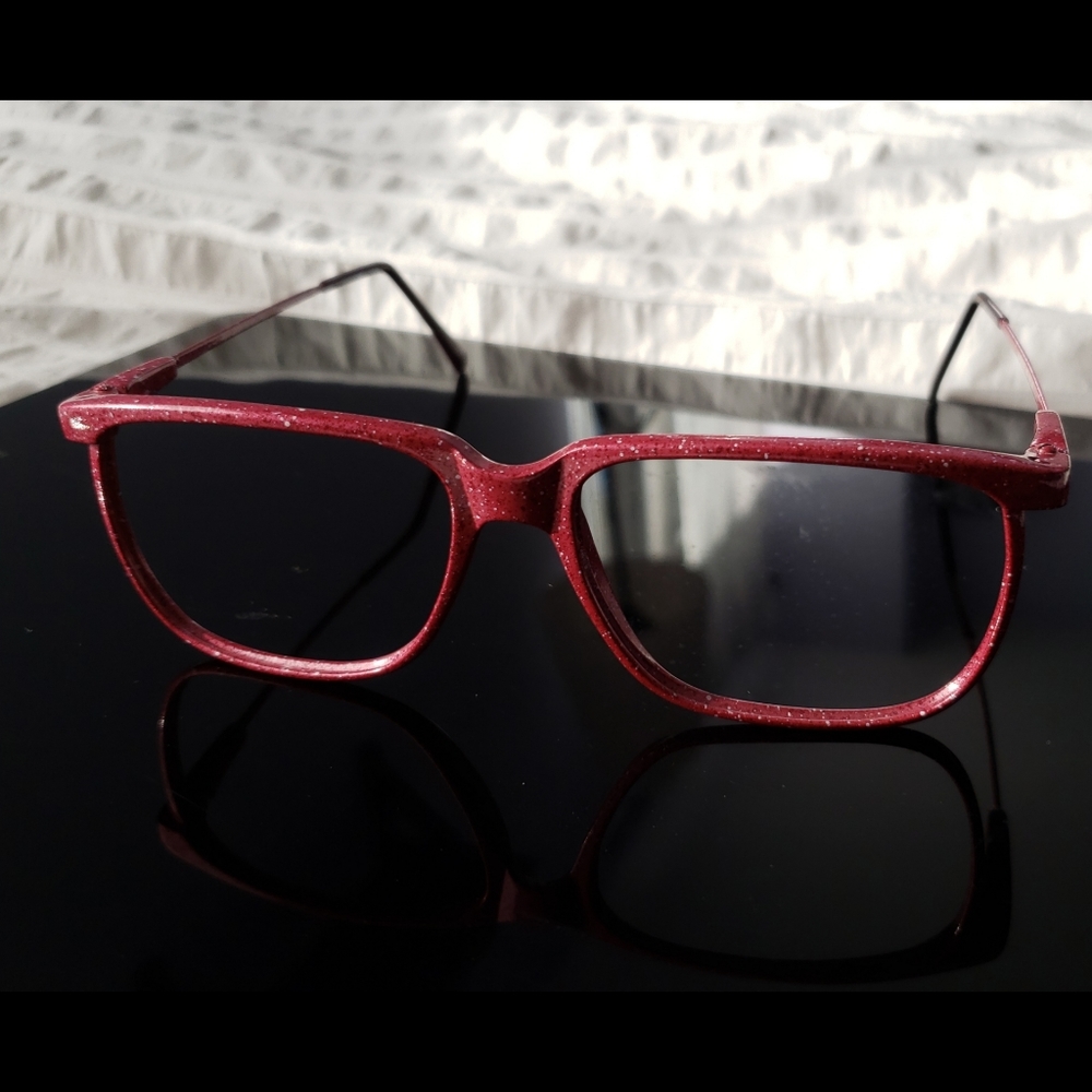 Vintage red speckled frame